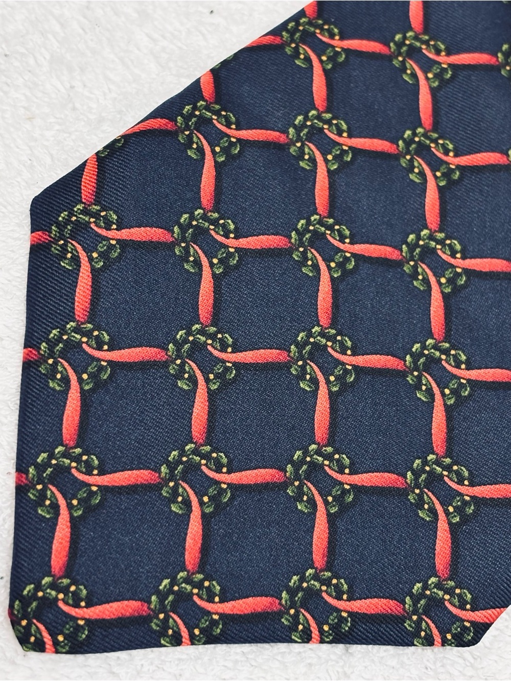 Brooks Brothers Navy Silk Tie with Red and Green Chain Motif